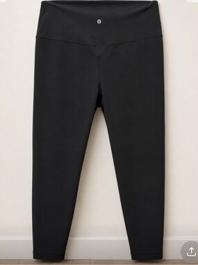 lululemon athletica Black High-Rise Cropped Leggings  
💕3 avail MAKE AN OFFER💕